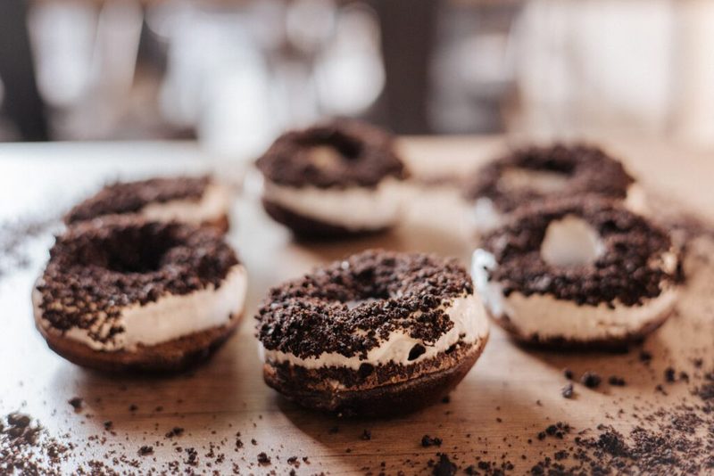 Schoko-Crunch Donuts von FitCake Berlin – ohne Zuckerzusatz