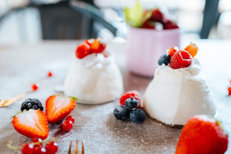 Mini Pavlova mit Lemon Curd von FitCake Berlin – ohne Zuckerzusatz